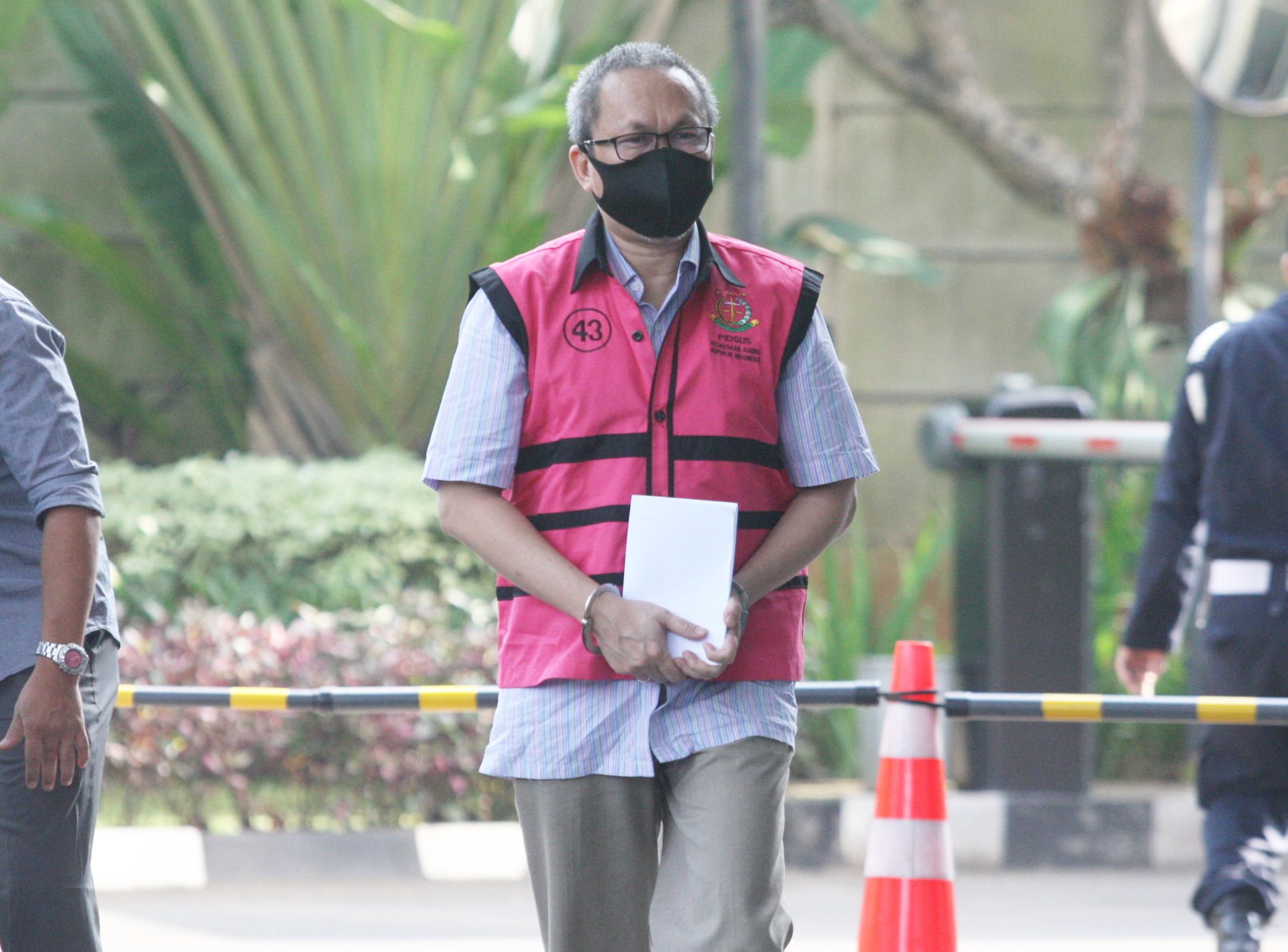 Mantan Direktur Utama PT Danareksa Sekuritas, Marciano Herdondrie Herman menjalani pemeriksaan oleh tim penyidik Kejaksaan Agung.