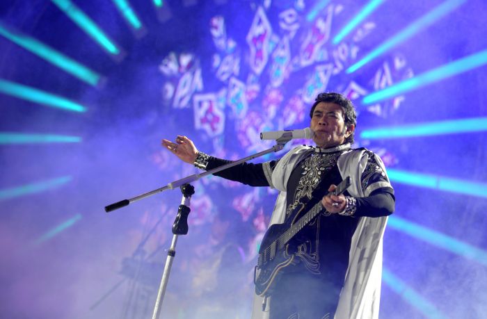 Bupati Bogor Ade Yasin batalkan konser Raja Dangut Rhoma Irama di Kabupaten Bogor karena masih pandemi korona.