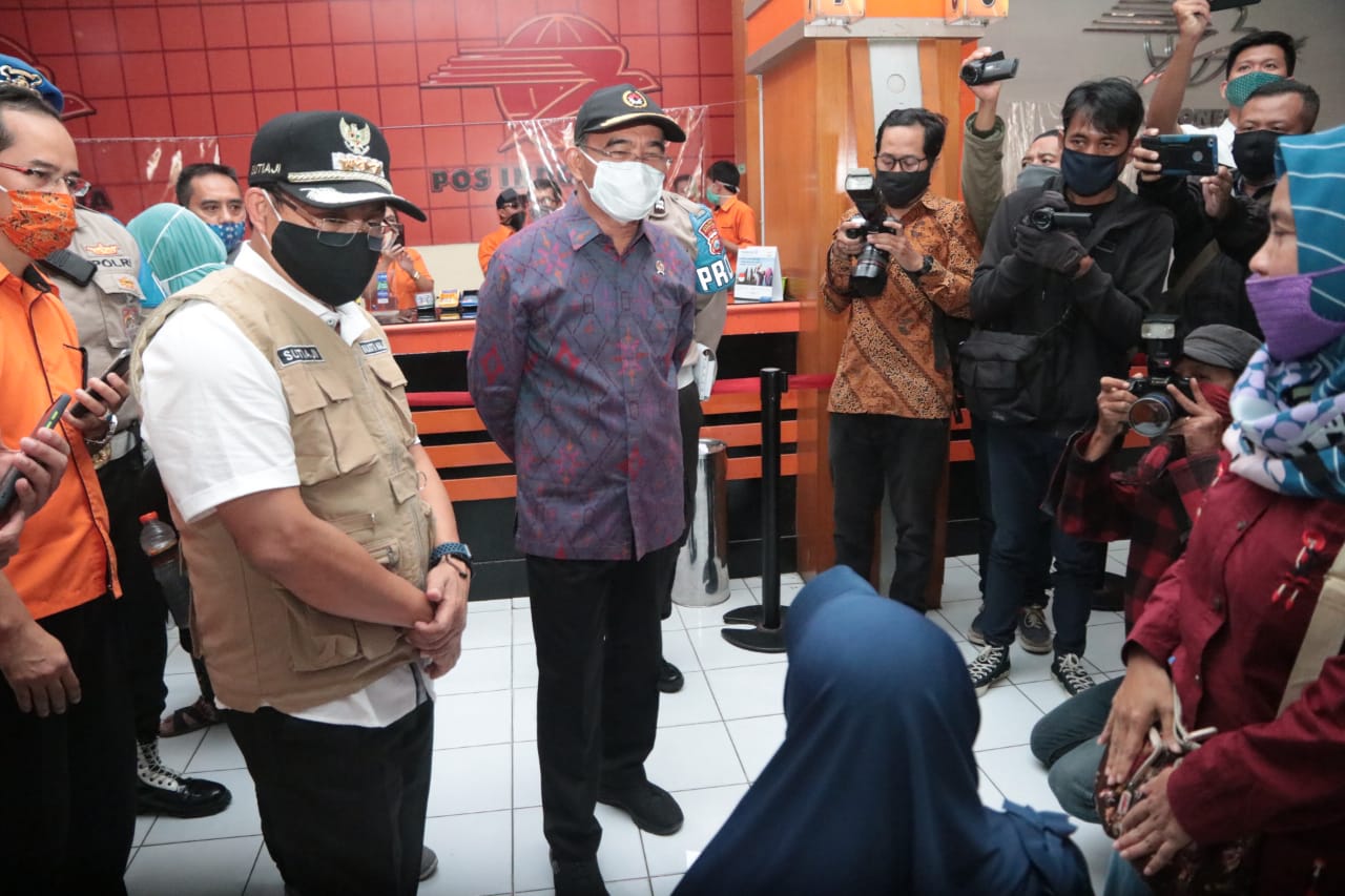 Menko PMK Muhadjir Effendy saat meninjau kesiapan new normal di Kota Malang