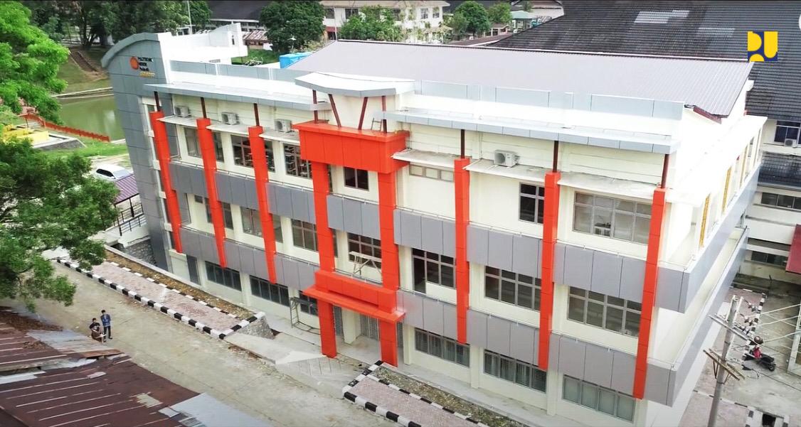 Gedung Laboratorium dan Bengkel Elektro Politeknik Negeri Padang. 