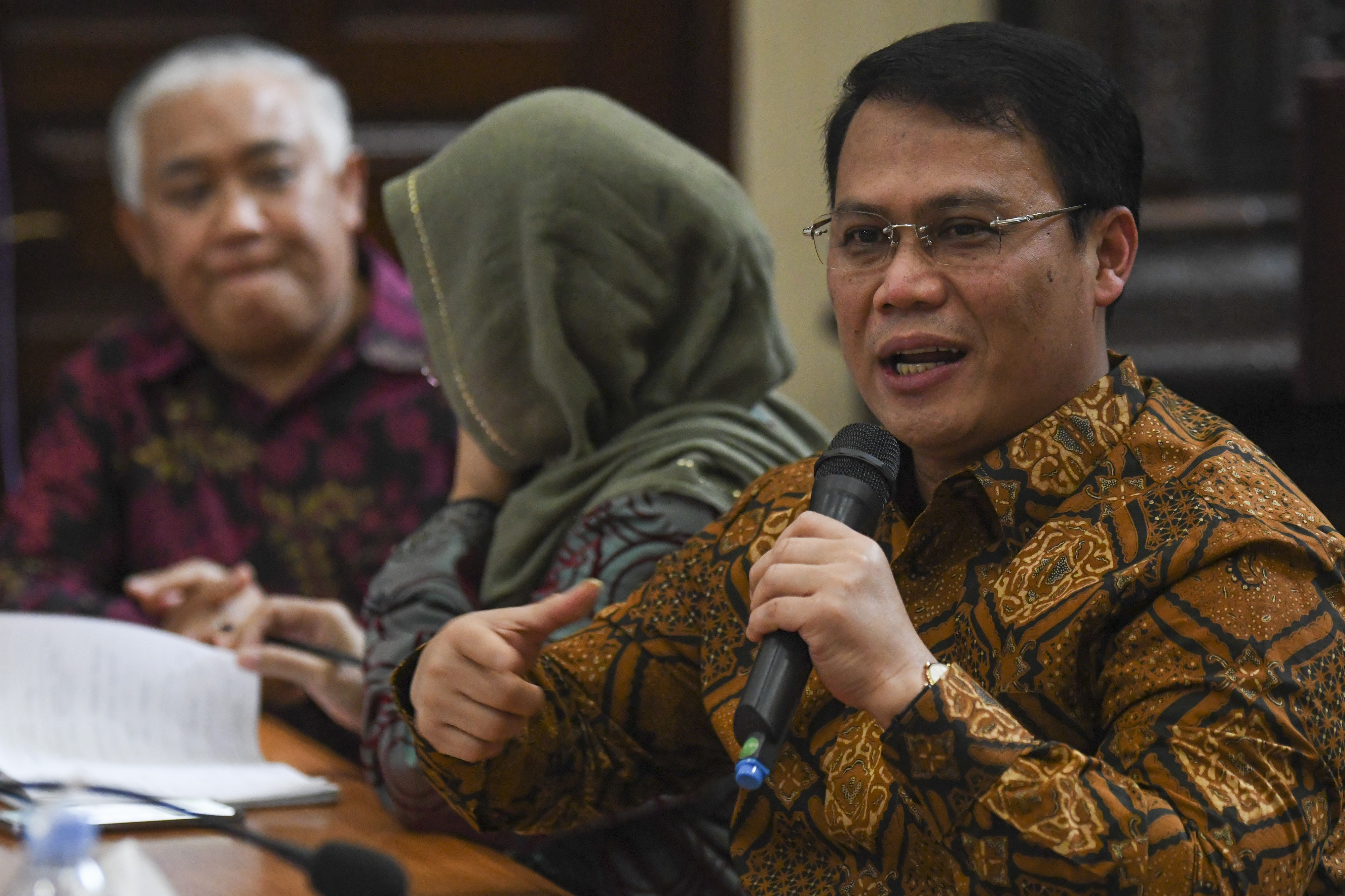 Ketua DPP PDIP Ahmad Basarah (kanan)