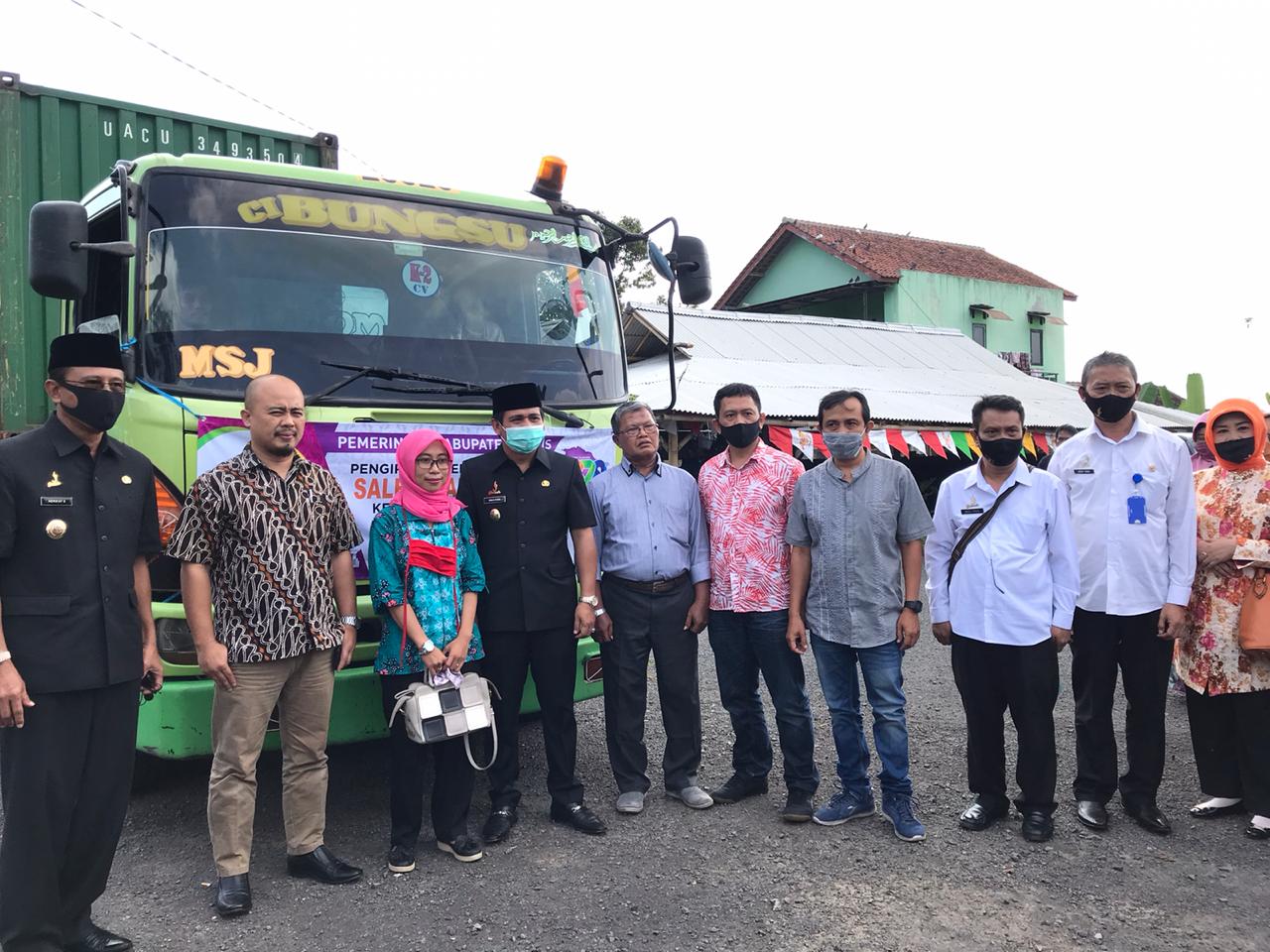 Bupati Ciamis, Herdiat Sunarya melepas ekspor sale pisang organik perdana ke Malaysia, Kamis (11/6/2020)