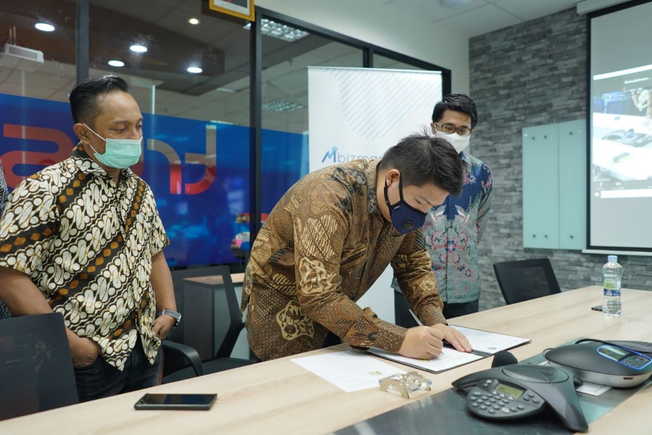 Proses penandatanganan kerja sama Pemprov Bali-Mbiz di lokasi Jakarta. 