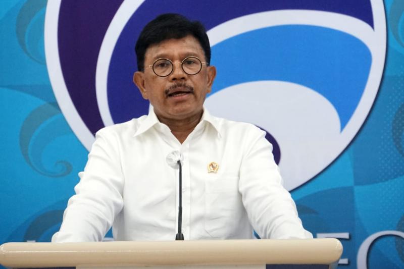 Menkominfo Johnny G. Plate menyatakan pihaknya telah meminta penyelenggara jaringan bergerak seluler untuk melakukan investigasi internal.