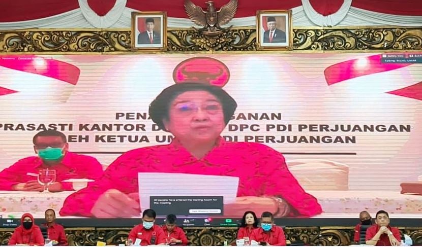 Ketua Umum DPP PDI Perjuangan (PDIP) Megawati Soekarnoputri memberikan pengarahan saat peresmian 20 kantor PDIP baru di 20 wilayah.