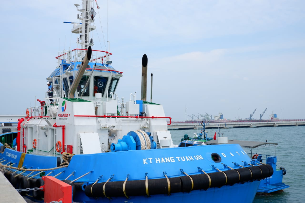 apal Tunda KT Hang Tuah VIII yang baru dioperasikan Pelindo 1 di Pelabuhan Kuala Tanjung, Kabupaten Barubara, Sumatera Utara.