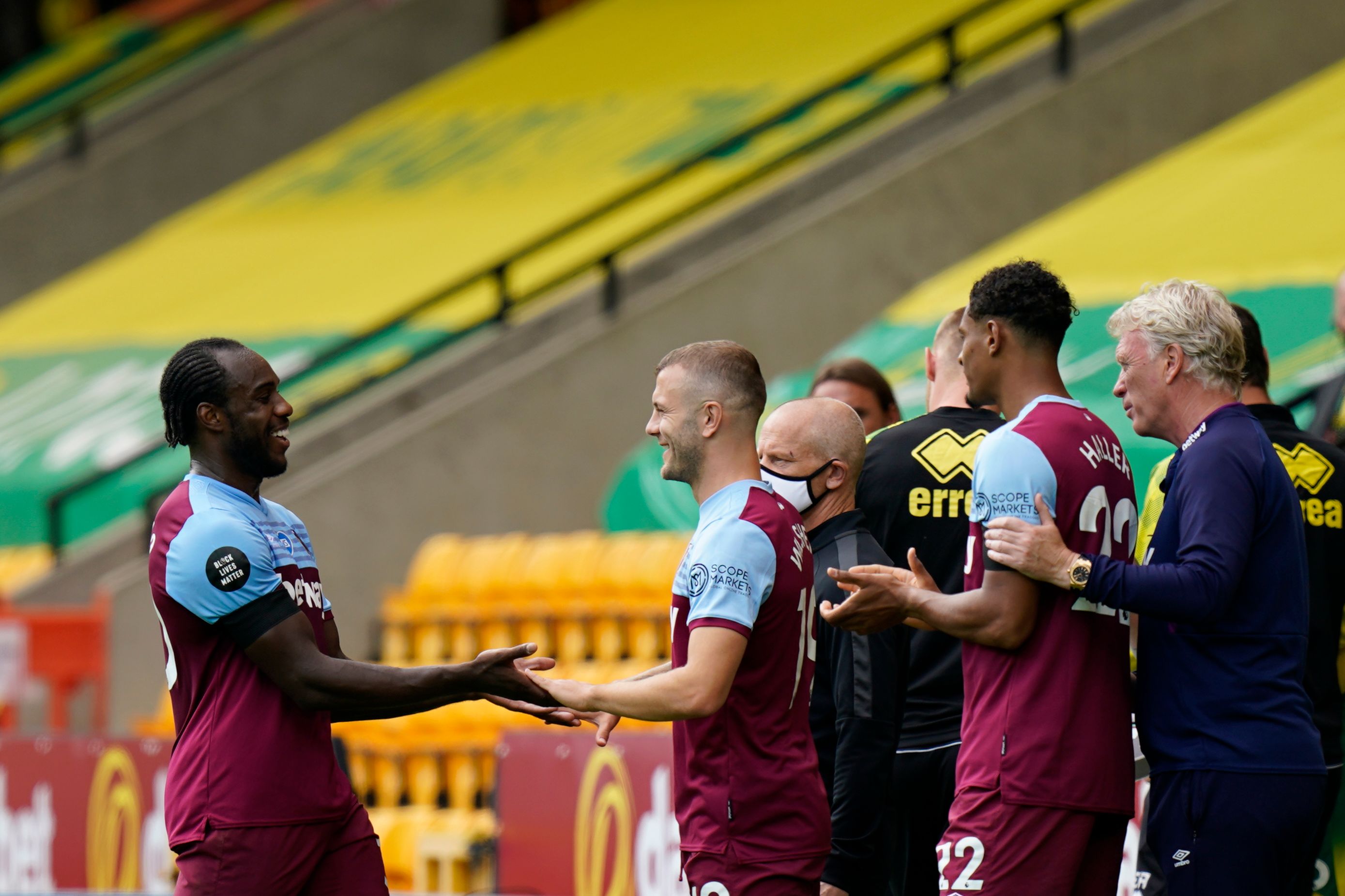 Michail Antonio (kiri)