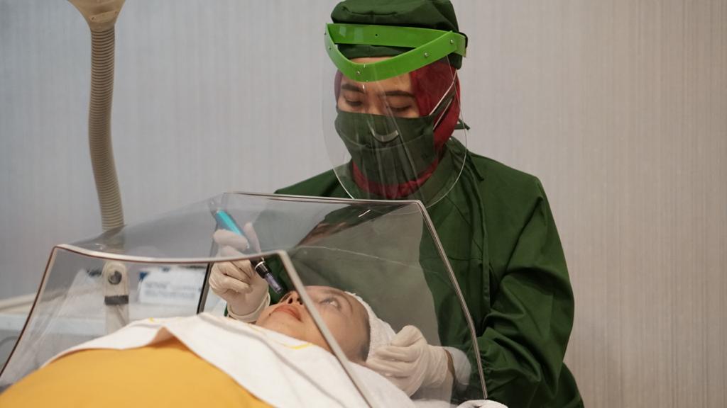 Banyak perempuan yang melakukan perawatan kecantikan hanya demi meningkatkan kepercayaan diri.