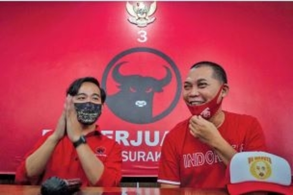 Bakal calon Wali Kota Solo, Gibran Rakabuming Raka (kiri), dan bakal calon Wakil Wali Kota Solo, Teguh Prakosa
