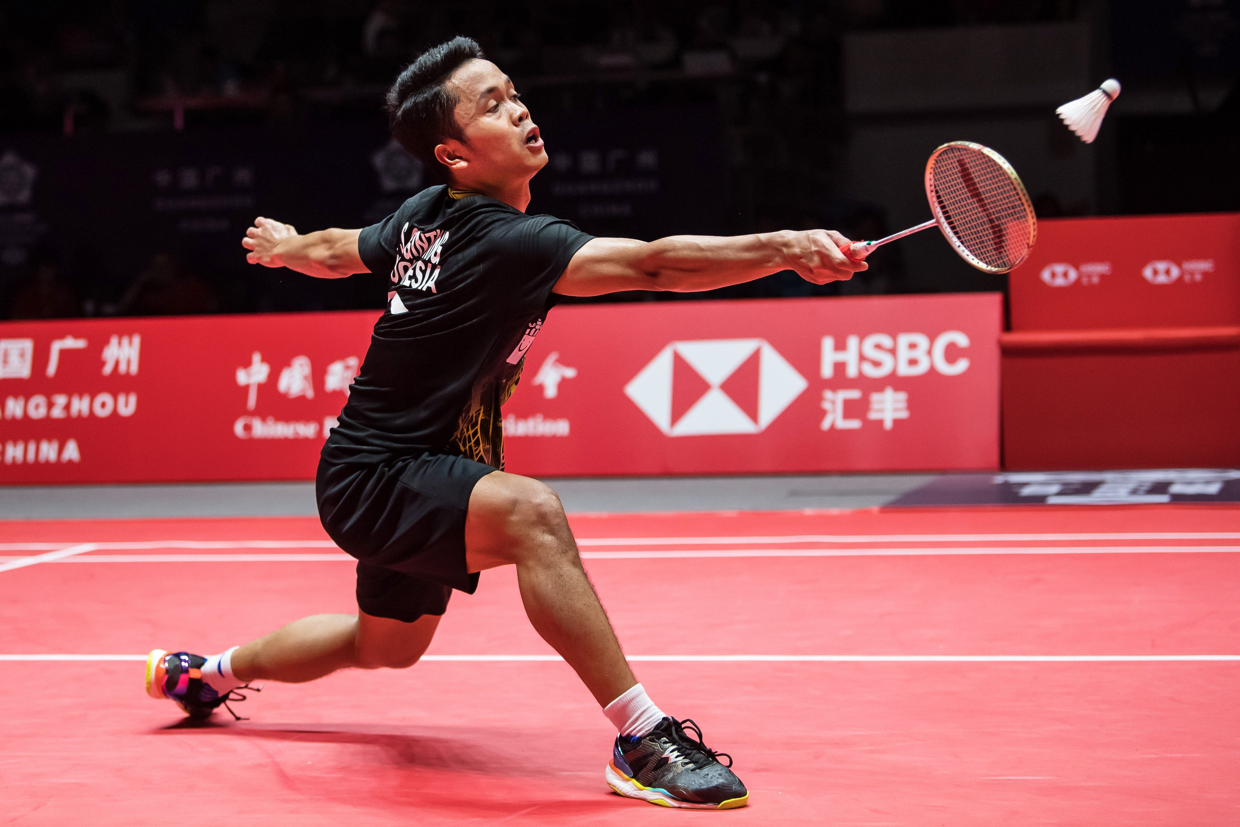 Pebulu tangkis Indonesia, Anthony Ginting, saat berlaga di final BWF, Tiongkok.
