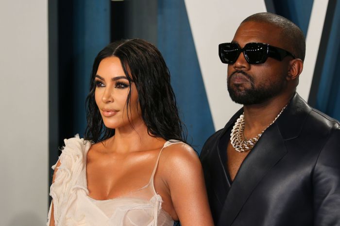 Kanye West (kanan) dan istrinya Kim Kardashian.