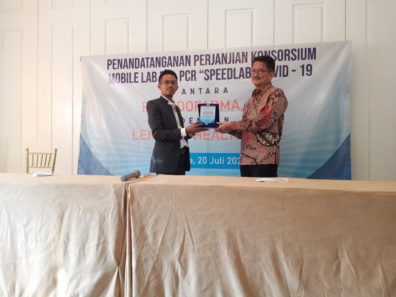 PT Indofarma Tbk dan PT Cahaya Lentera Perkasa sepakat berkerja sama dalam program layanan pemeriksaan Mobile Real Time PCR covid-19.  