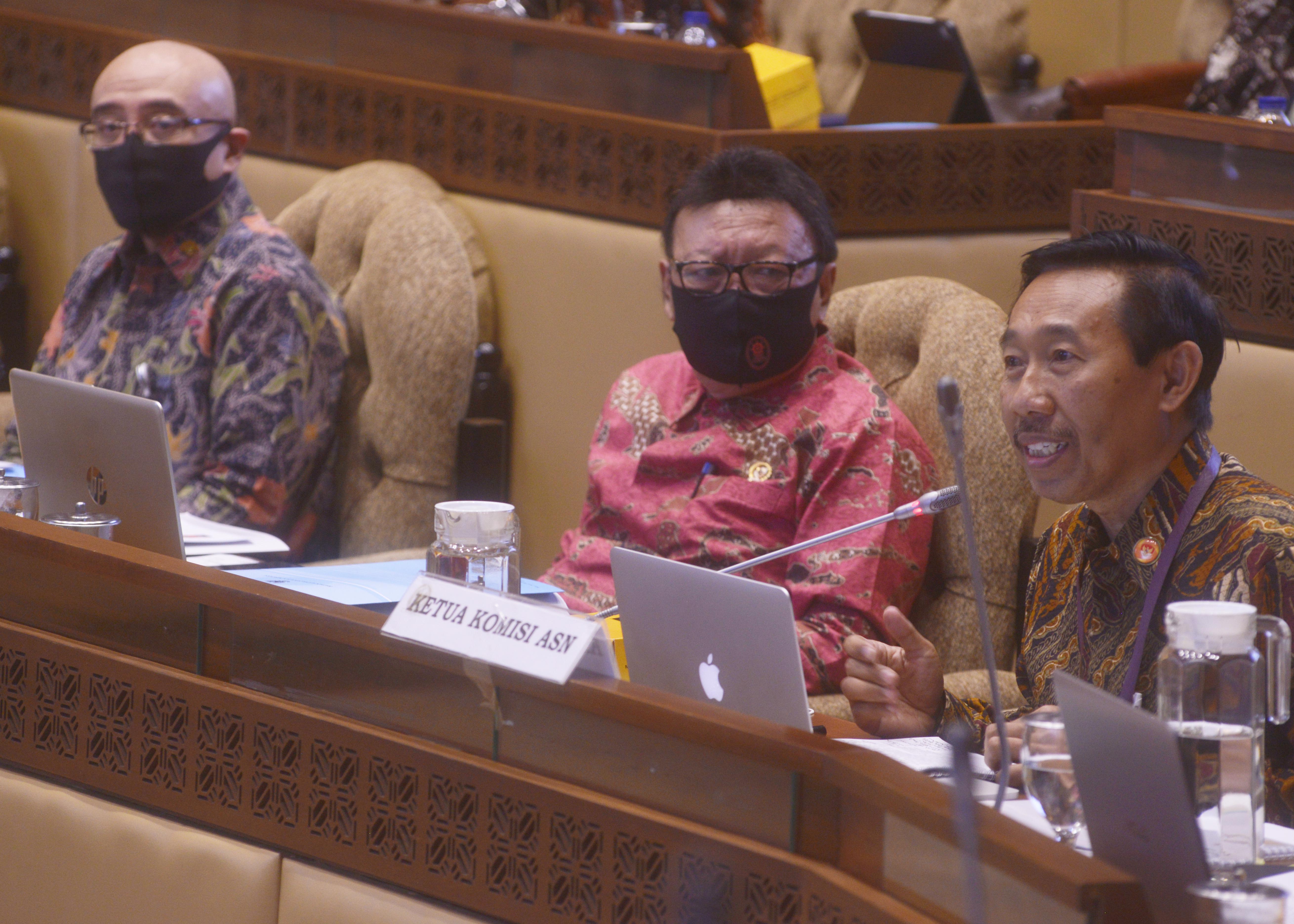 Menpan-RB Tjahjo Kumolo dalam Rapat Kerja dengan Komisi II DPR