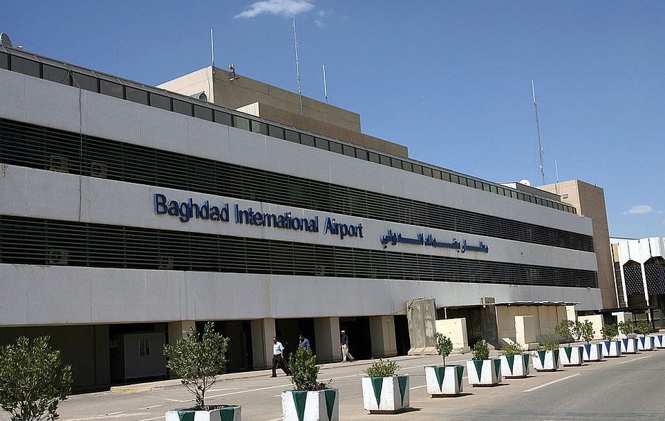 Bandara Internasional Baghdad, Irak yang menjadi basis tentara AS menjadi target serangan kelompok bersenjata pro-Iran. 