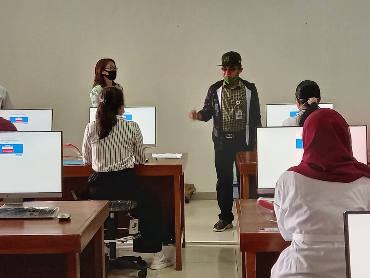 Pelaksanaan UTBK di Universitas Palangka Raya (UPR) gelombang I dilaksanakan Minggu (5/7/2020) dengan mengedepankan protokol kesehatan.