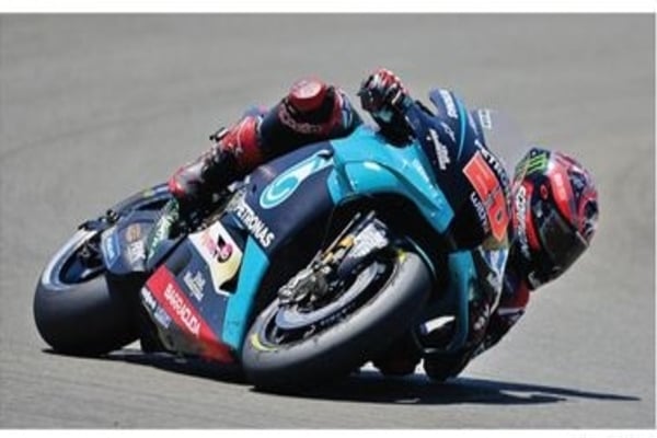 Pembalap Petronas Yamaha SRT, Fabio Quartararo, memacu motornya saat sesi kualifi kasi GP Andalusia di Sirkuit Jerez, Spanyol, kemarin.