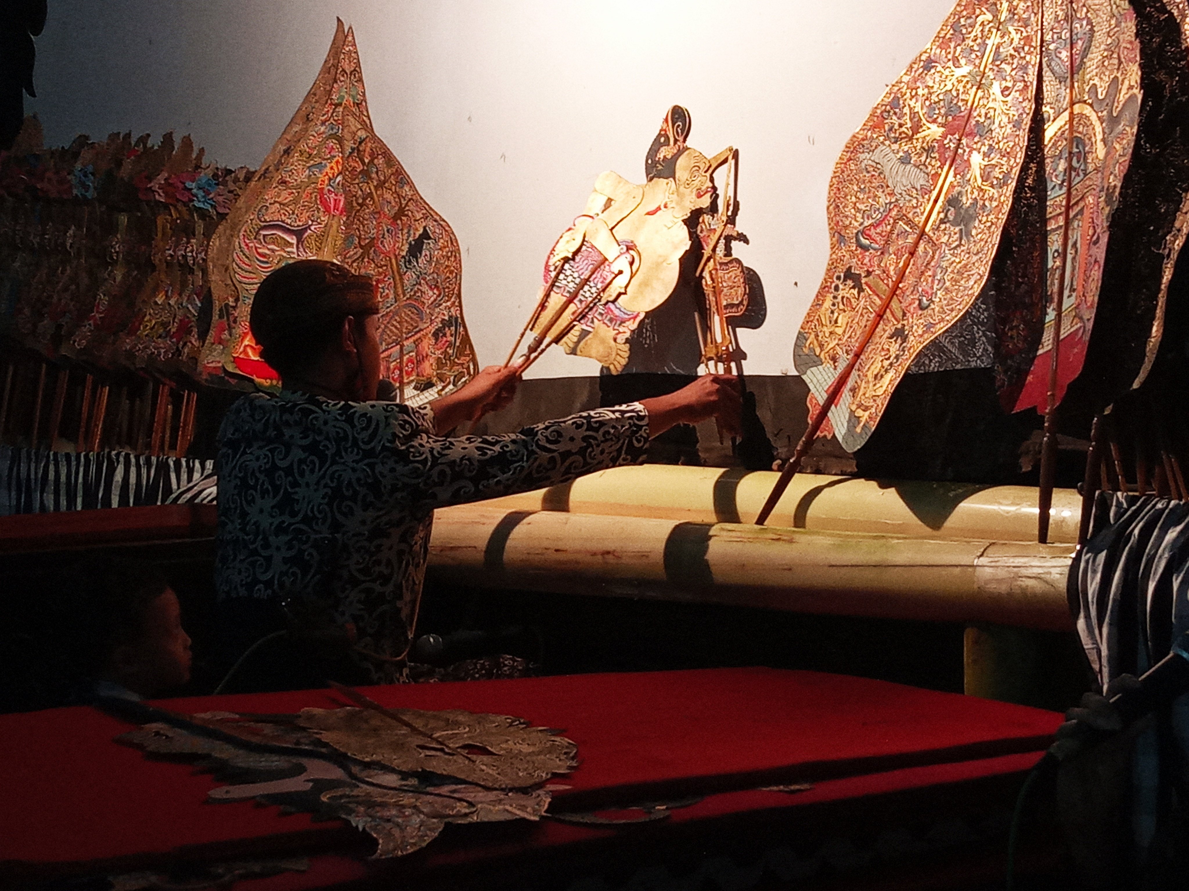 Sarasehan seni budaya dan pergelaran wayang kulit virtual Dewan Kesenian Klaten di Balai Desa Gaden.