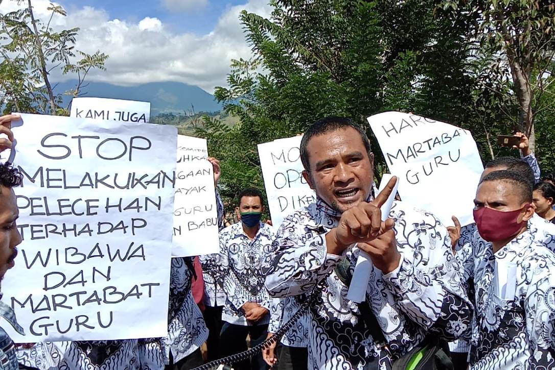 Aksi guru di SMK Negeri 1 Wae Rii, Kabupaten Manggarai, Nusa Tenggara Timur 