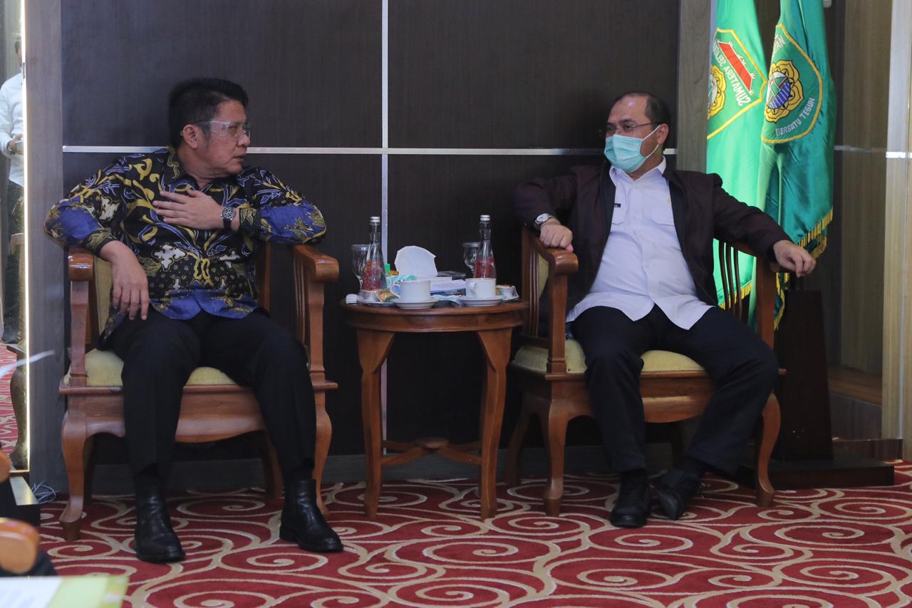 Gubernur Babel Erzaldi Rosman Djohan (kanan) dan Gubernur Sumsel Herman Deru.