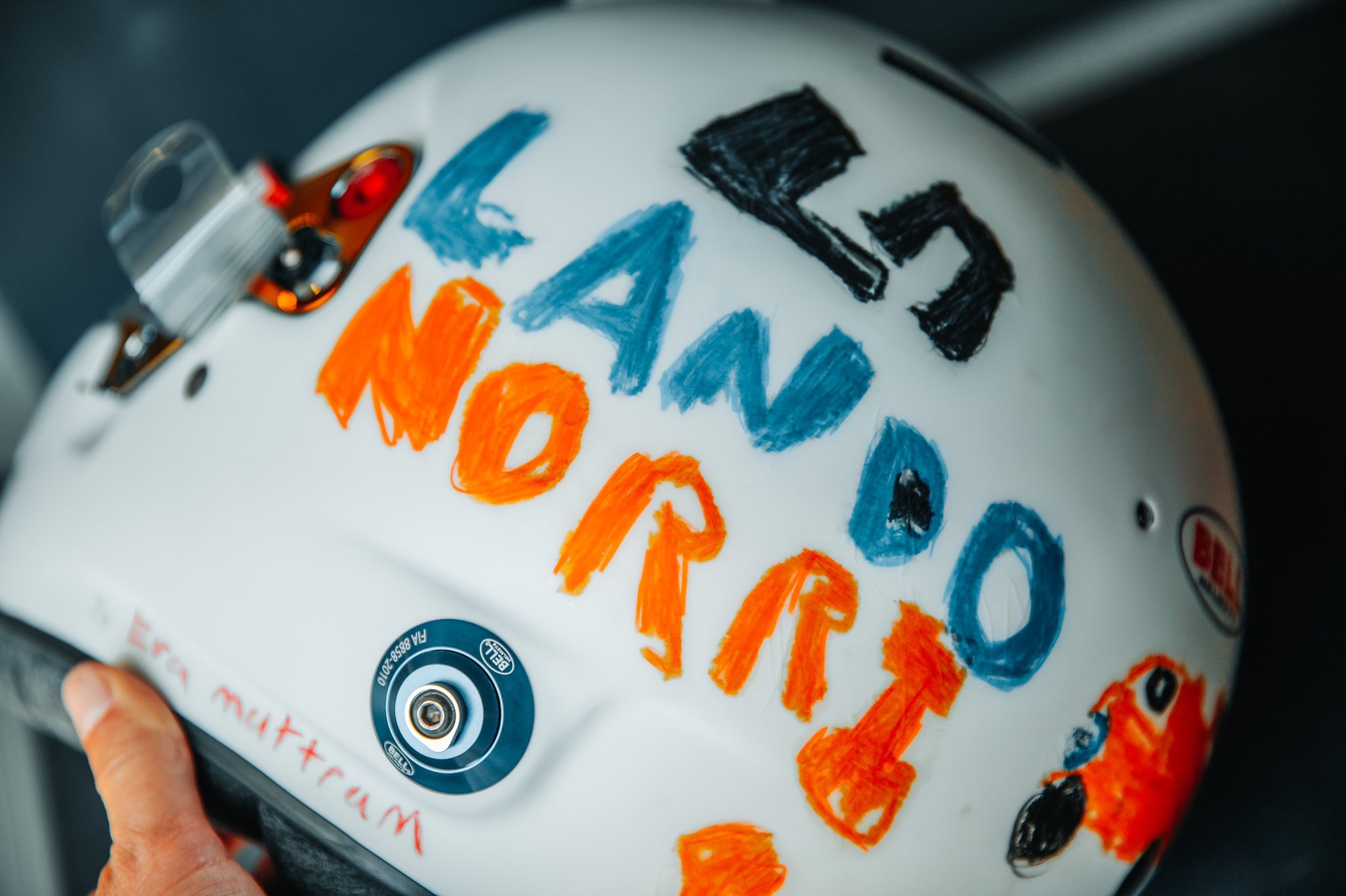 Helm yang akan dikenakan Lando Norris di GP Britania