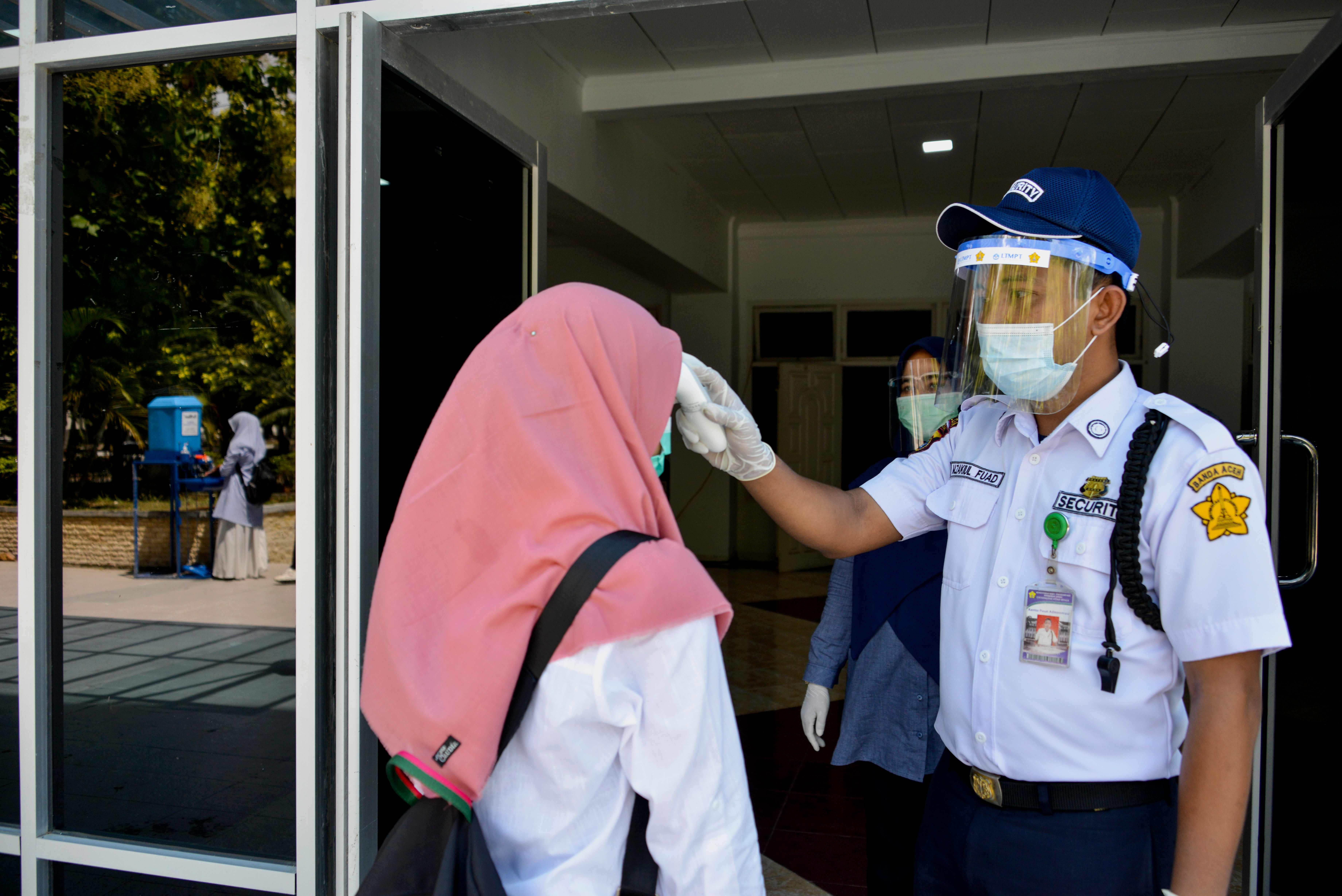 Penerapan protokol kesehatan di salah satu perguruan tinggi di Banda Aceh untuk menangkal penularan Covid-19