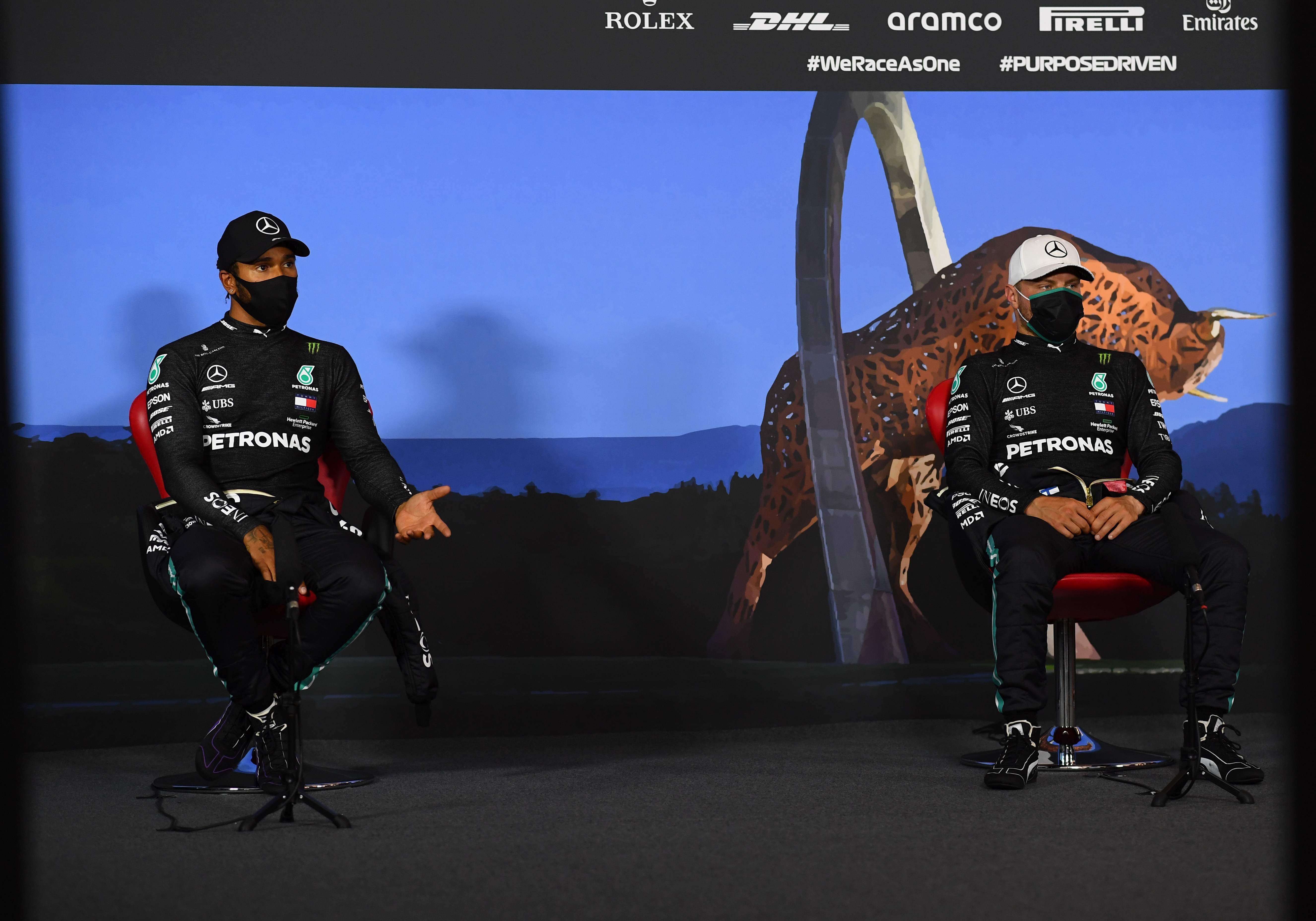  Lewis Hamilton (kiri) dan  Valtteri Bottas