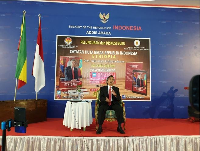 Duta Besar RI untuk Ethiopia, Djibouti, dan Uni Afrika Al Busyra Basnur dalam peluncuran buku karyanya, Senin (20/7).