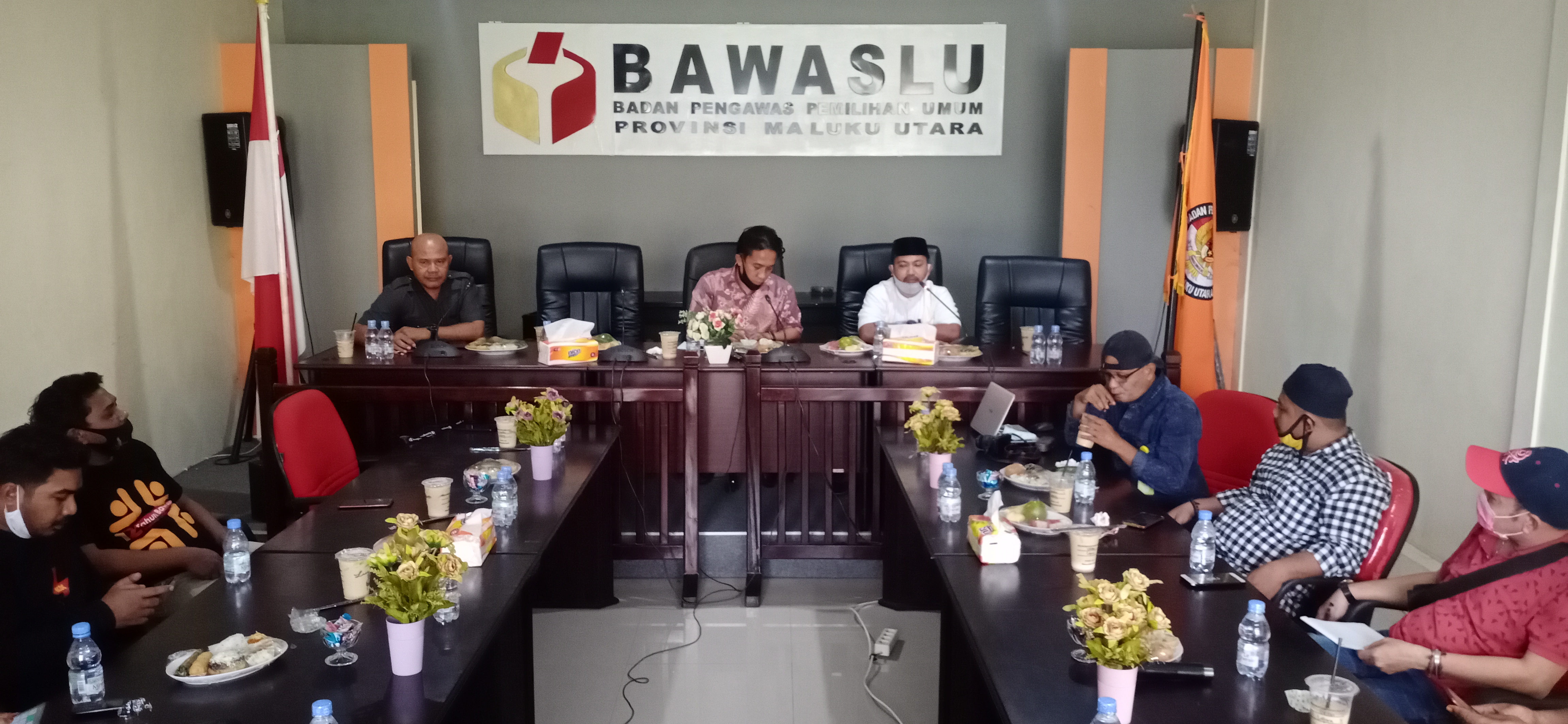 Bawaslu Makuku Utara memberikan keterangan temuan-temuan terkait Pilkada 2020 yang digelar di 8 kabupaten/kota di wilayah itu.