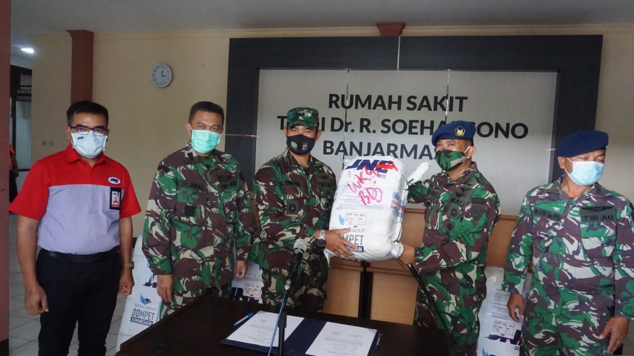 Yayasan Media Group salurkan bantuan alat kesehatan di dua rumah sakit milik TNI AD di Kalimantan Selatan, Rabu (22/7/2020)