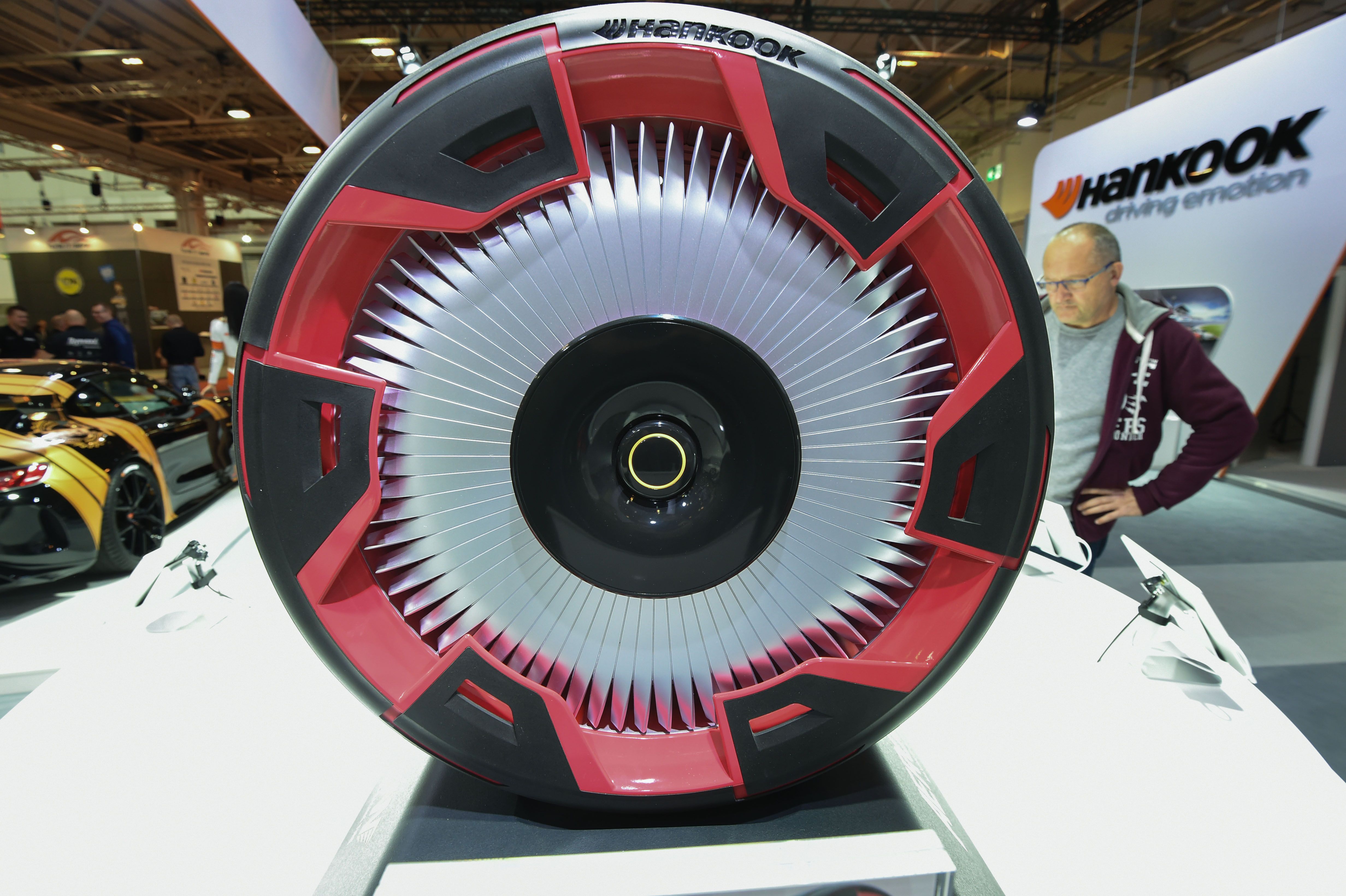 Ban Hankook dipamerkan di Essen Motor Show