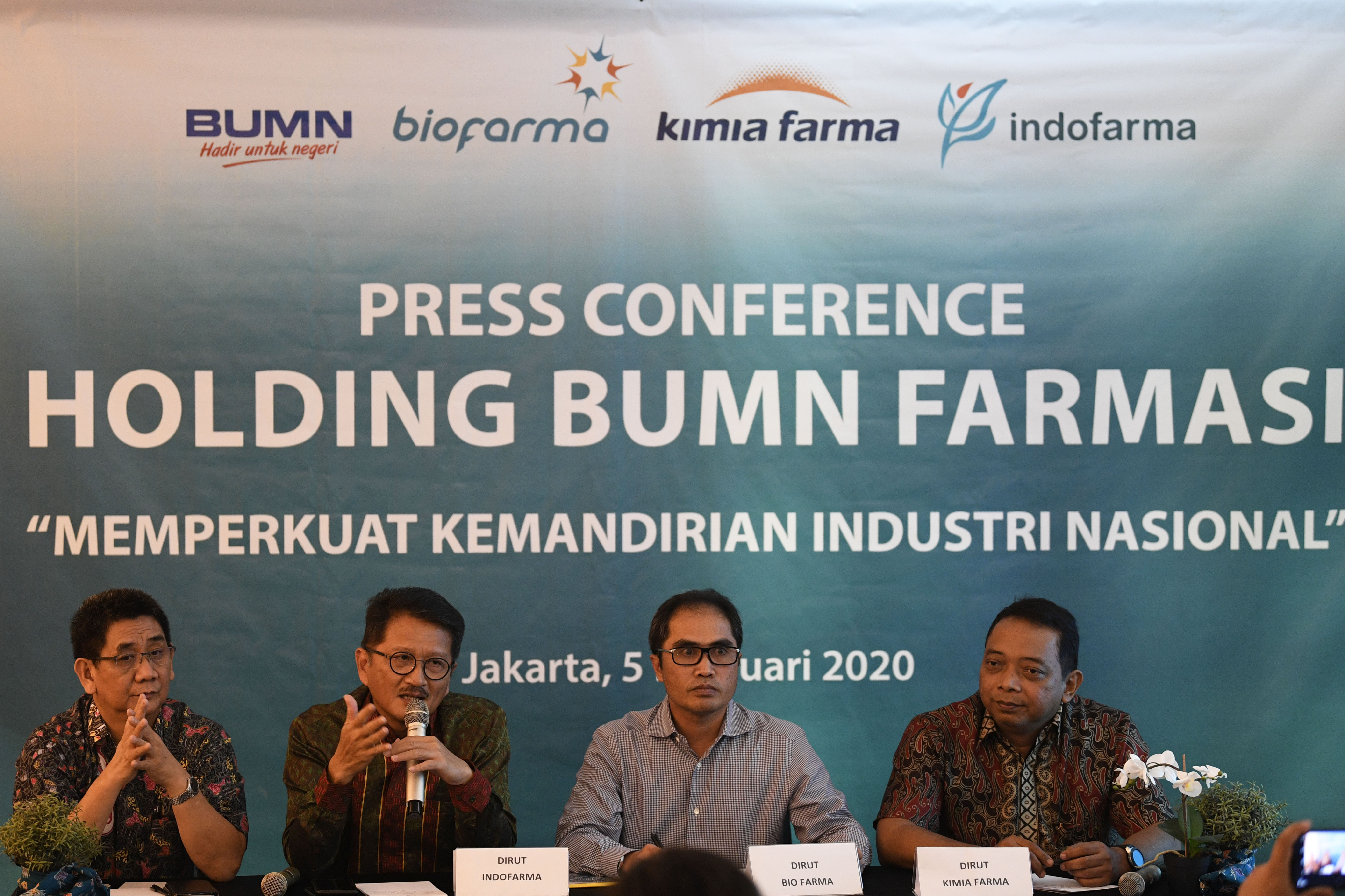 Sejak Januari 2020, Kimia Farma tergabung dalam Holding BUMN Farmasi. Holding dibentuk untuk mencapai kemandirian industri farmasi nasional.