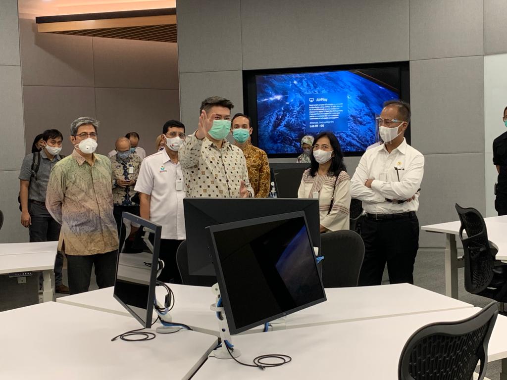 Menperin Agus Gumiwang Kartasasmita ketika berkunjung ke Apple Developer Academy di BSD City pada Kamis (23/7).