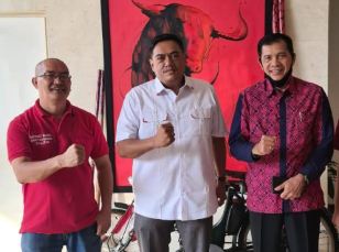 Brigjen TNI Jusua Ginting (kanan) siap mengarungi Pilkada 2020 di Kabupaten Karo.