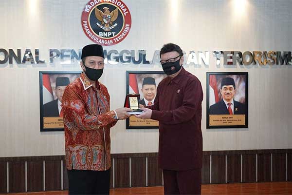 Kepala BNPT, Komjen Boy Rafli Amar saat menerima kunjungan Menpan RB Tjahjo Kumolo di kantor BNPT