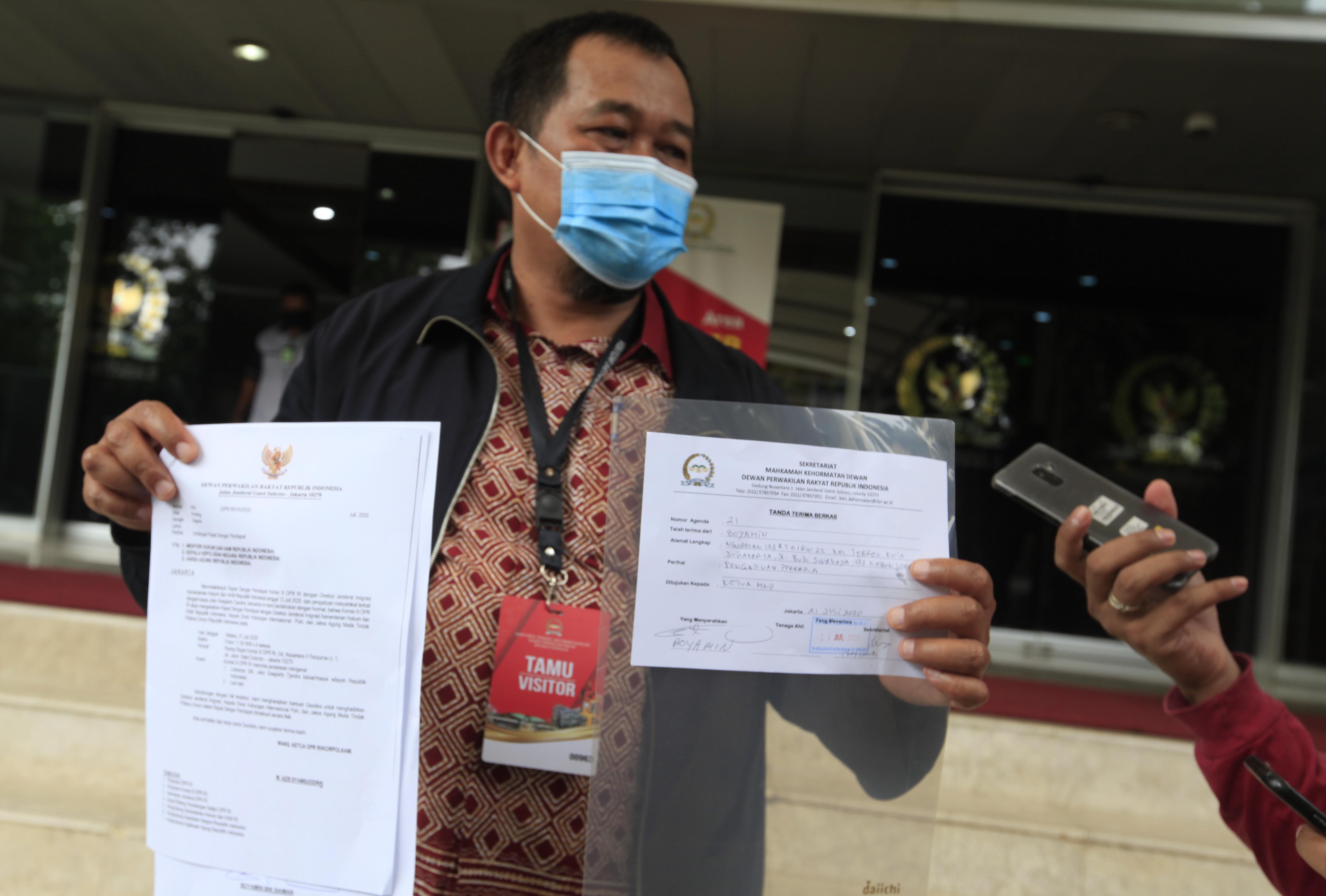 Koordinator MAKI Boyamin Saiman melaporkan Azis Syamsuddin ke MKD karena tidak beri izin Komisi III menggelar RDP soal Djoko Tjandra.