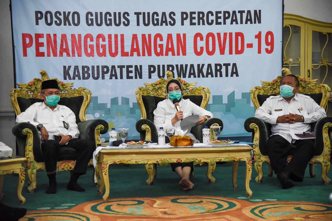 Ketua GTPP Covid 19 Purwakata, Anne Ratna Mustika (tengah) menyatakan sistem belajar mengajar di Purwakarta masih daring.