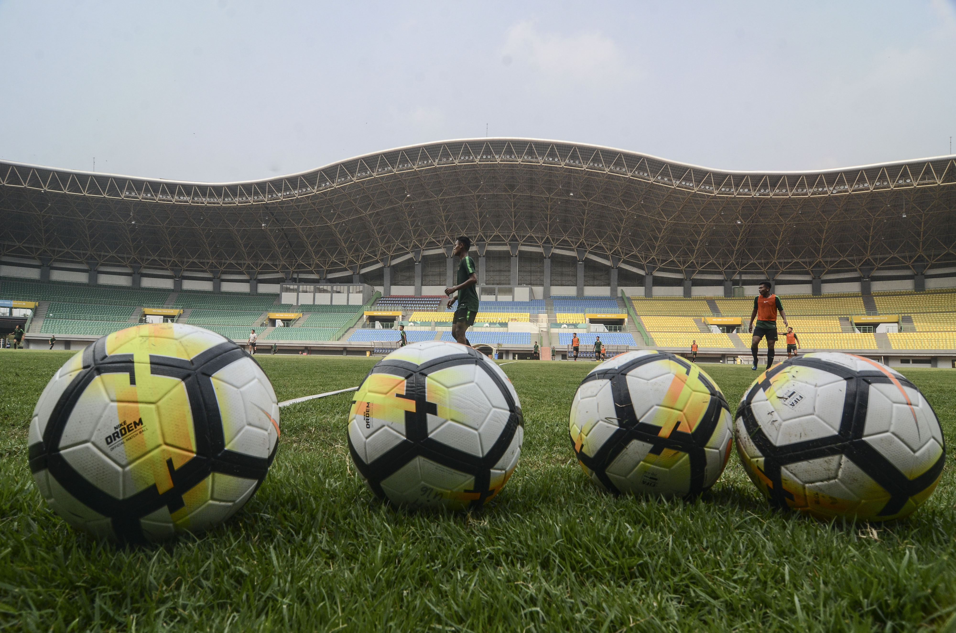Sejumlah pemain sepakbola Timnas U-16 mengikuti pemusatan latihan di Stadion Patriot Chandrabhaga, Bekasi, Jawa Barat