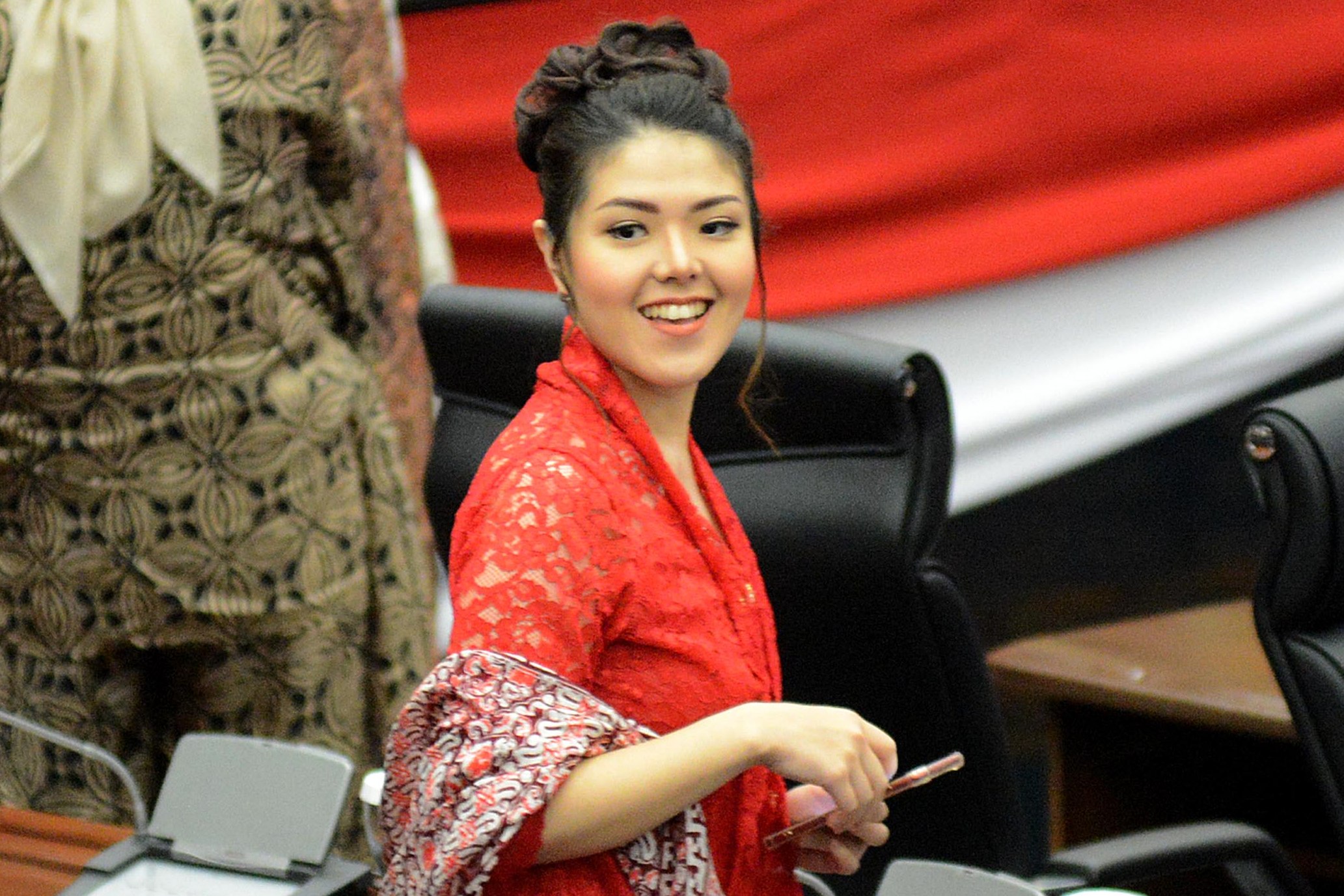 Anggota DPRD DKI yang mantan penyanyi cilik Tina Toon atau Agustina Hermanto 