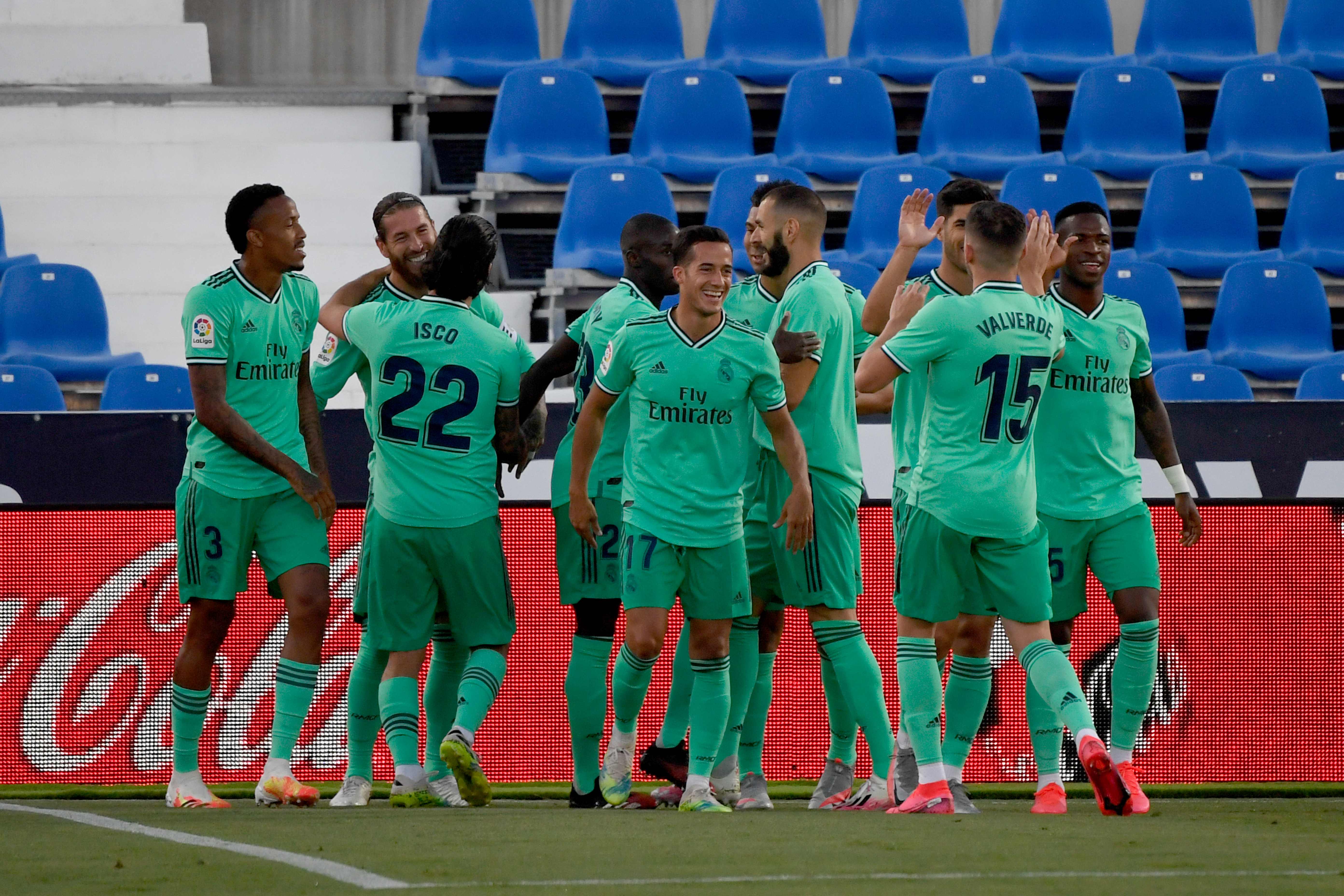 Sergio Ramos merayakan gol yang dicetaknya bersama timnya, Real Madrid di Estadio Municipal Butarque, Leganes