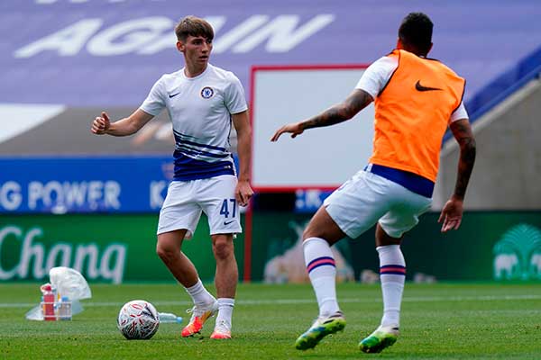 Pesepak bola Chelsea sedang melakukan sesi latihan