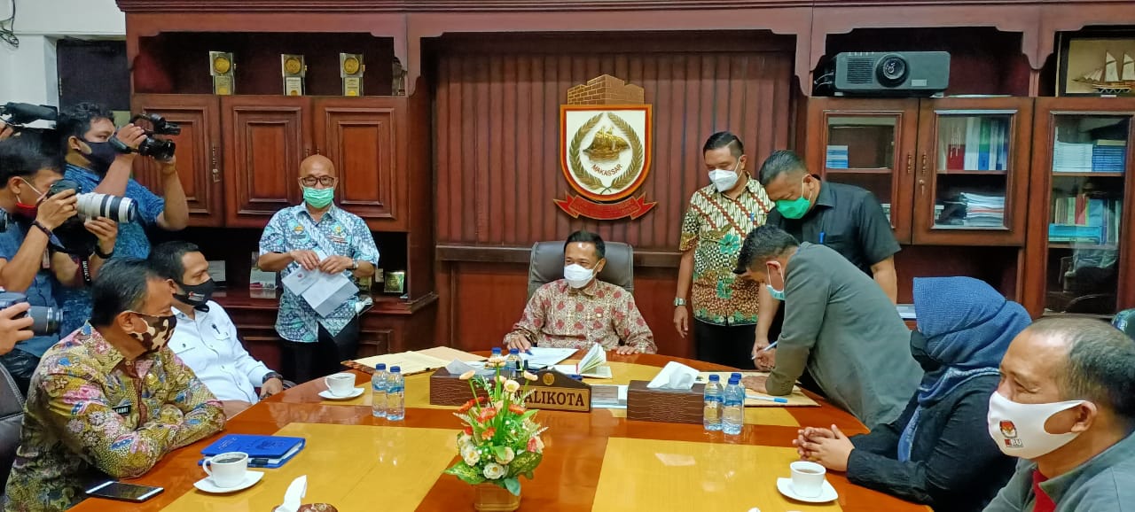 KPU Makassar dan Pemkot Makassat menandatangani NPHD dengan penambahan anggaran Rp6,2 miliar.
