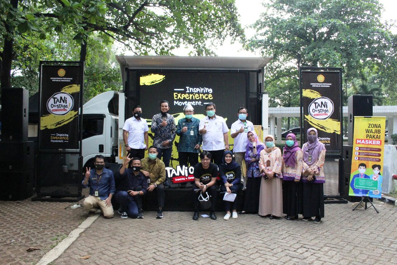 TOS (Tani on Stage).