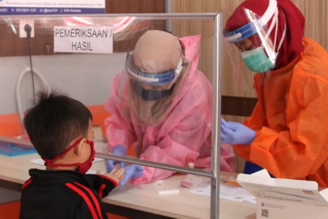 Layanan tes rapid di Stasiun Purwokerto