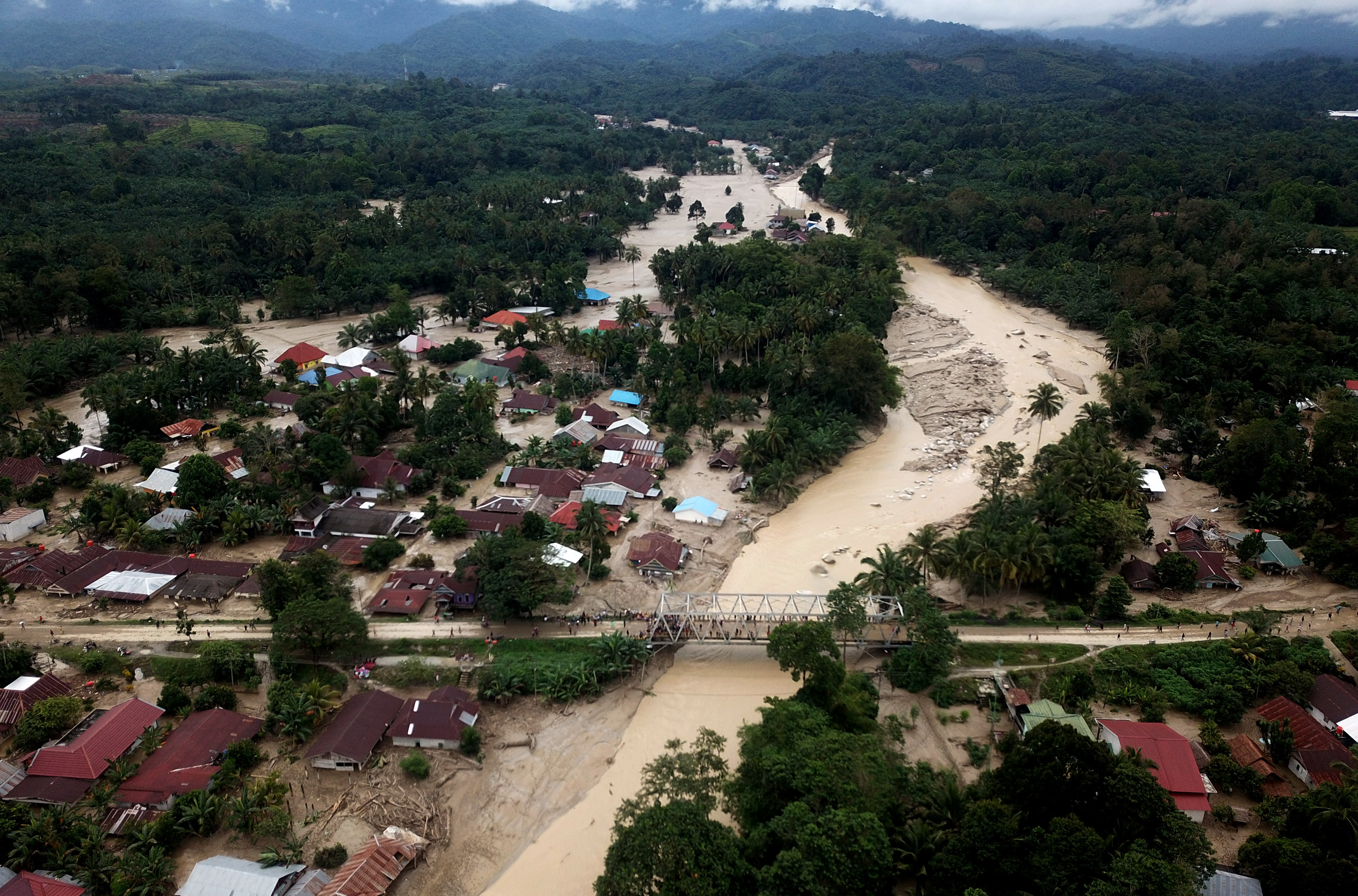 Banjir bandang di Luwu Utara.