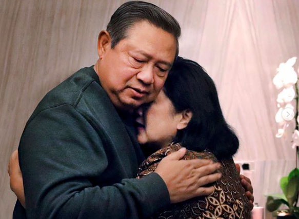 Presiden keenam Republik Indonesia Susilo Bambang Yudhoyono (SBY) dan sang istri.