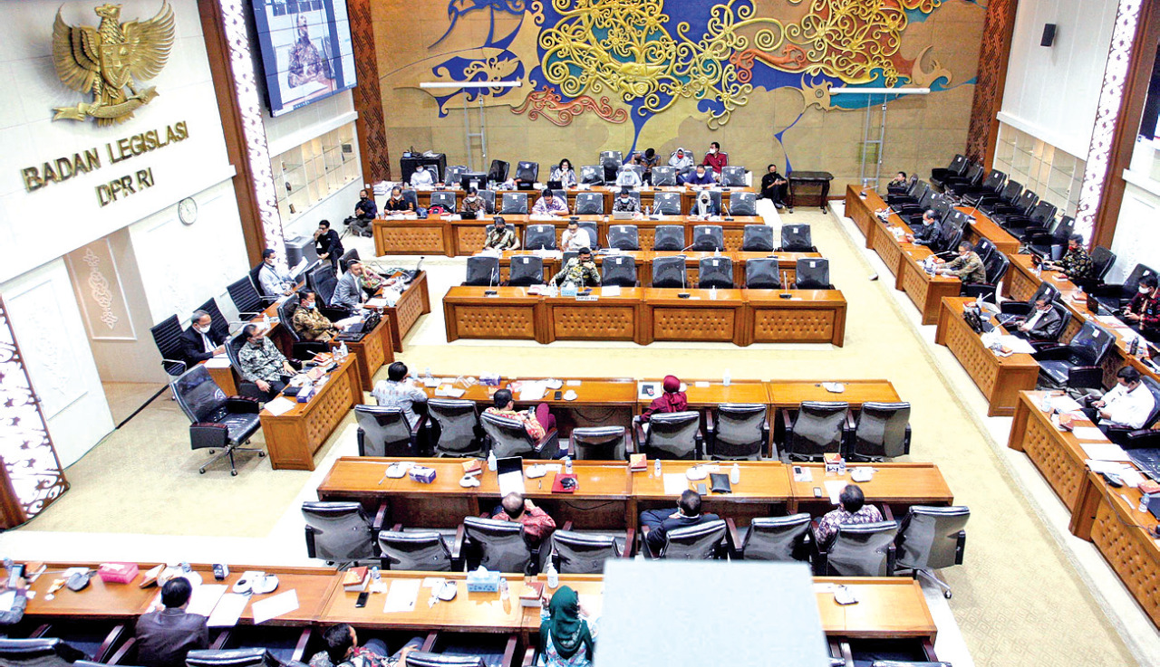 Rapat kerja Badan Legislasi DPR membahas evaluasi prolegnas prioritas Tahun 2020 di Gedung DPR