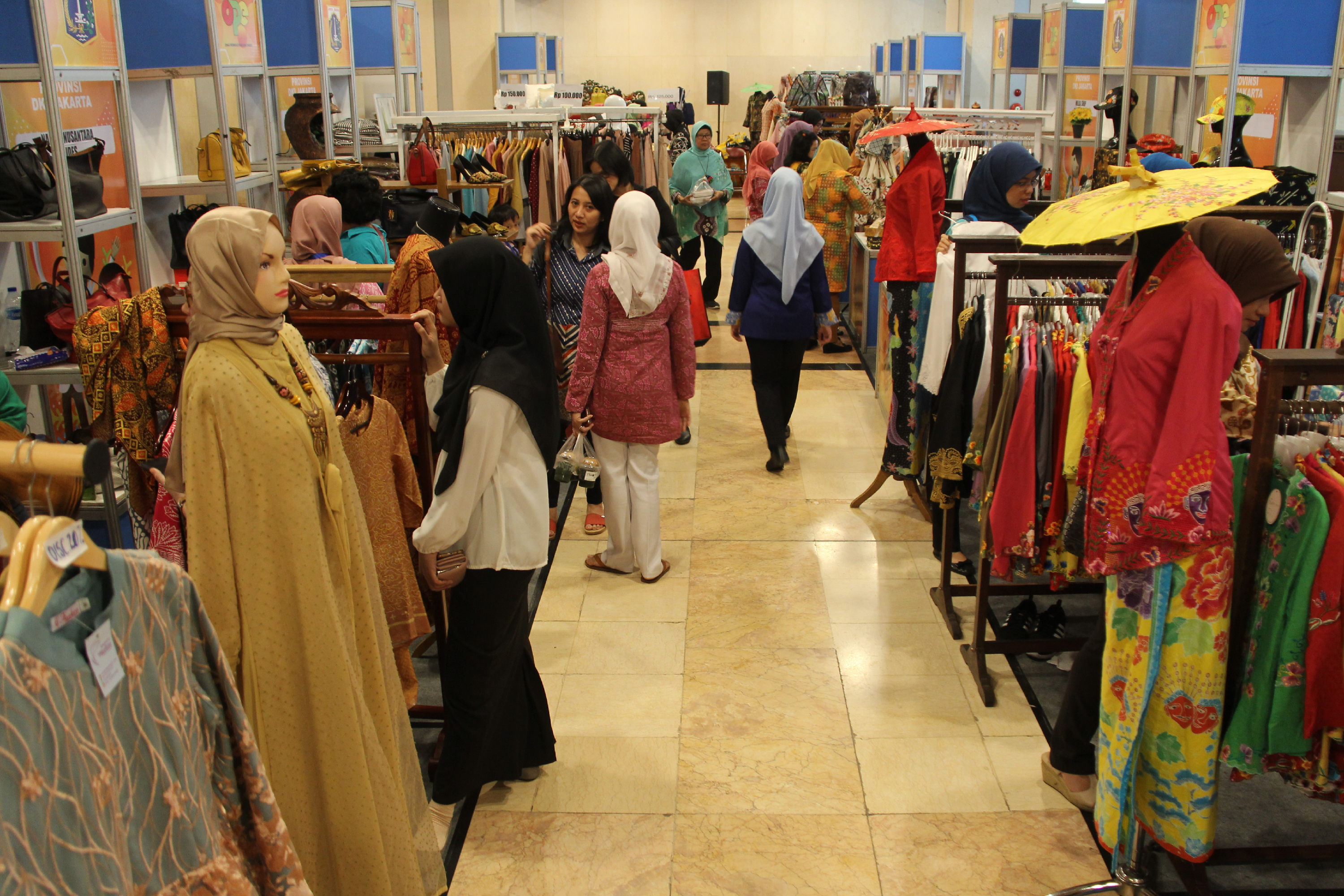 Dinas Perindustrian dan Energi DKI Jakarta menggelar bazar Produk IKM Kreatif 2019 di Gedung Balai Kota, Jakarta Pusat.