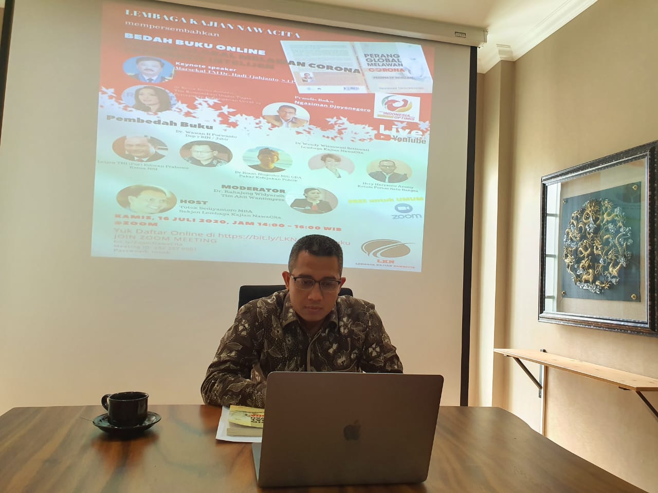 Direktur Eksekutif CISS Ngasiman Djoyonegoro saat meluncurkan buku karyanya secara virtual, Kamis (16/7)