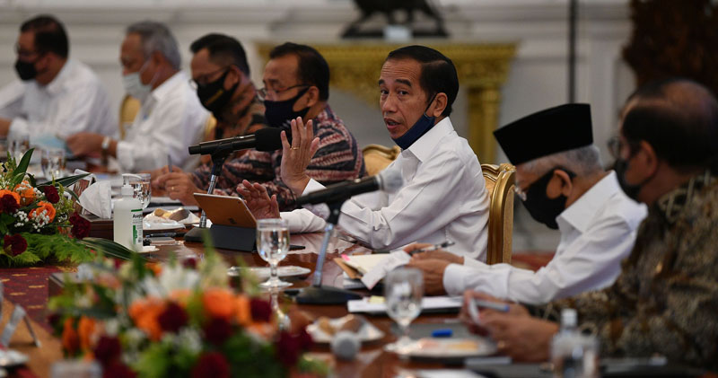 Wacana Presiden Joko Widodo untuk reshuffle kabinet dinilai terlalu dini.