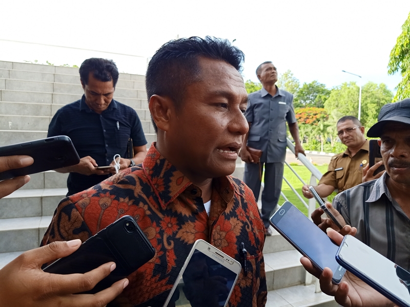 Wakil Ketua II DPRD Kabupaten Rote Ndao NTT Paulus Henuk